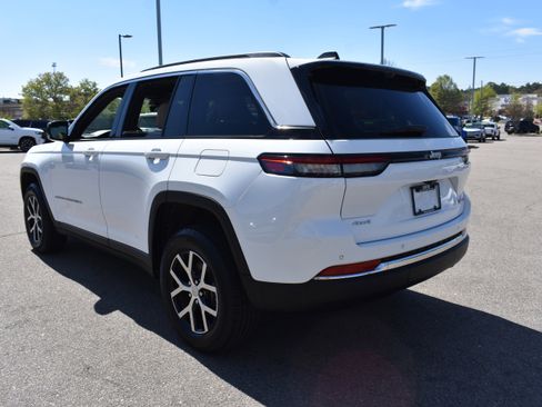 Used 2025 Jeep Grand Cherokee Limited w/ Luxury Tech Group II image 7