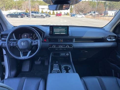 Used 2025 Honda Pilot EX-L image 8