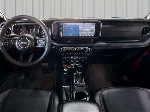 Used 2024 Jeep Wrangler Unlimited Rubicon AWD/4WD image 7