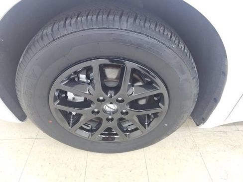 Used 2023 Chrysler Pacifica Touring-L FWD image 25