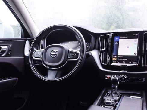 Used 2020 Volvo XC60 T5 Momentum AWD/4WD image 20