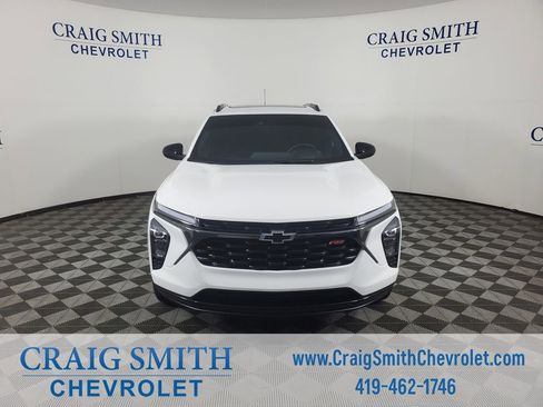 Used 2024 Chevrolet Trax RS w/ Sunroof Package FWD image 8