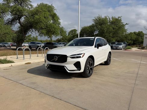 New 2026 Volvo XC60 B5 Core AWD/4WD image 2