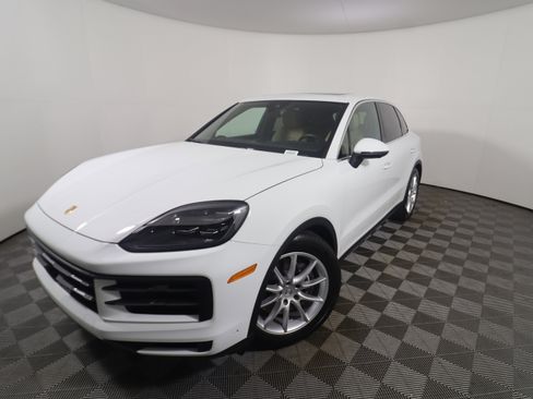 Used 2025 Porsche Cayenne image 1