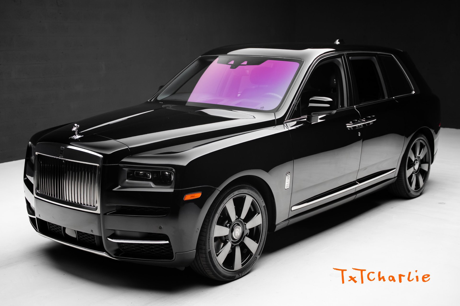 Used 2022 Rolls-Royce Cullinan w/ Technology Package AWD/4WD image 1