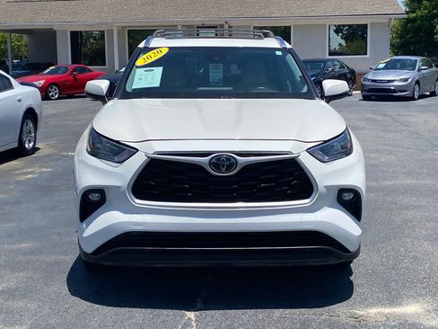Used 2020 Toyota Highlander XLE FWD image 2