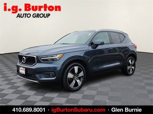 Used 2021 Volvo XC40 T5 Momentum w/ Premium Package image 3