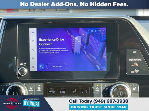 Used 2024 Toyota Highlander XLE FWD image 14