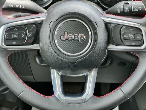 Used 2023 Jeep Wrangler Unlimited Rubicon w/ Cold Weather Group AWD/4WD image 21