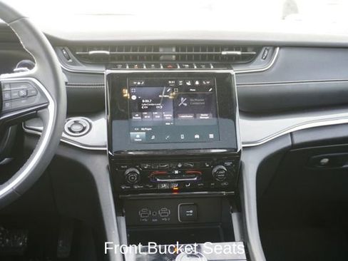 Used 2023 Jeep Grand Cherokee Altitude image 12