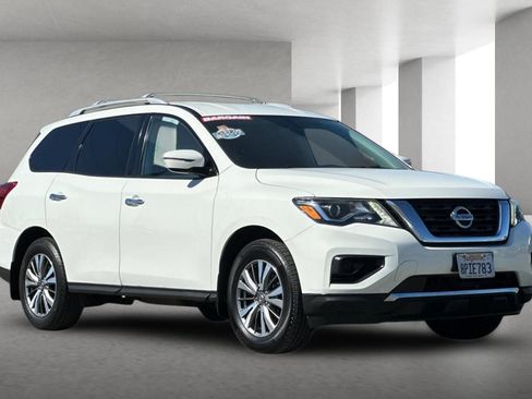 Used 2020 Nissan Pathfinder S FWD image 1