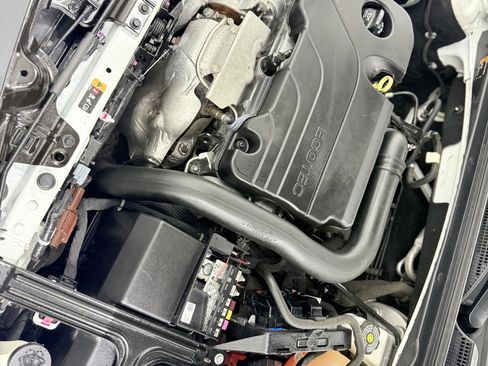 Used 2018 Chevrolet Malibu LT image 28