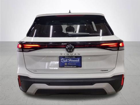 New 2025 Volkswagen Tiguan SE image 11