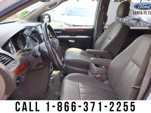 Used 2016 Chrysler Town & Country Touring FWD image 12