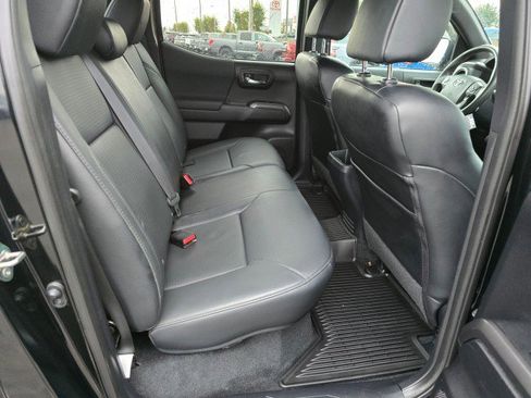 Used 2019 Toyota Tacoma TRD Sport AWD/4WD image 15