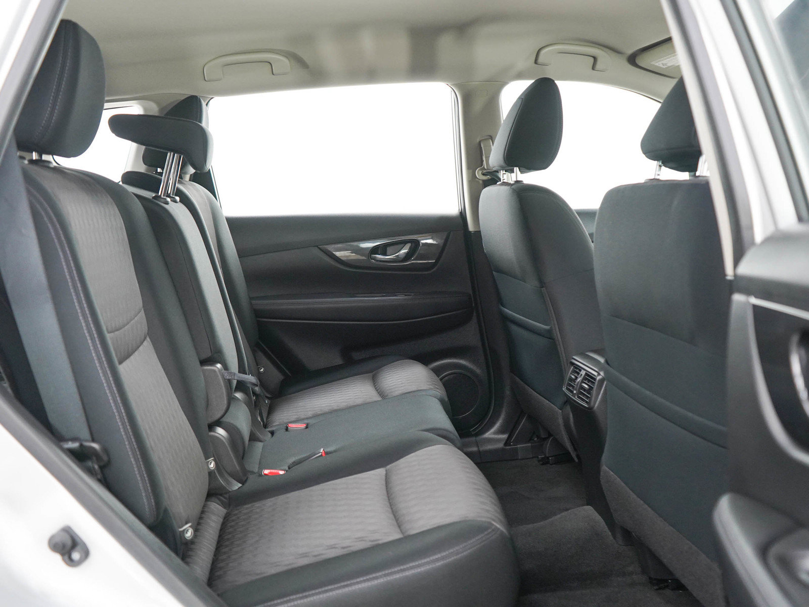Used 2017 Nissan Rogue S AWD/4WD image 12
