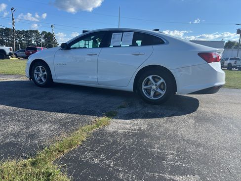 Used 2017 Chevrolet Malibu LS image 2