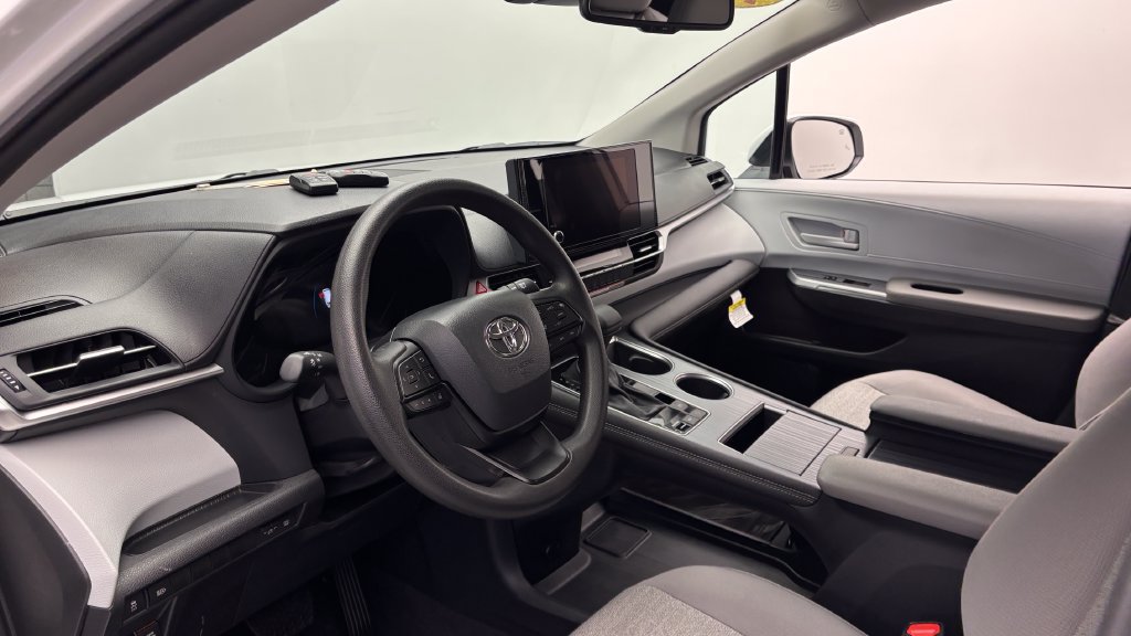 Certified 2026 Toyota Sienna LE FWD image 13
