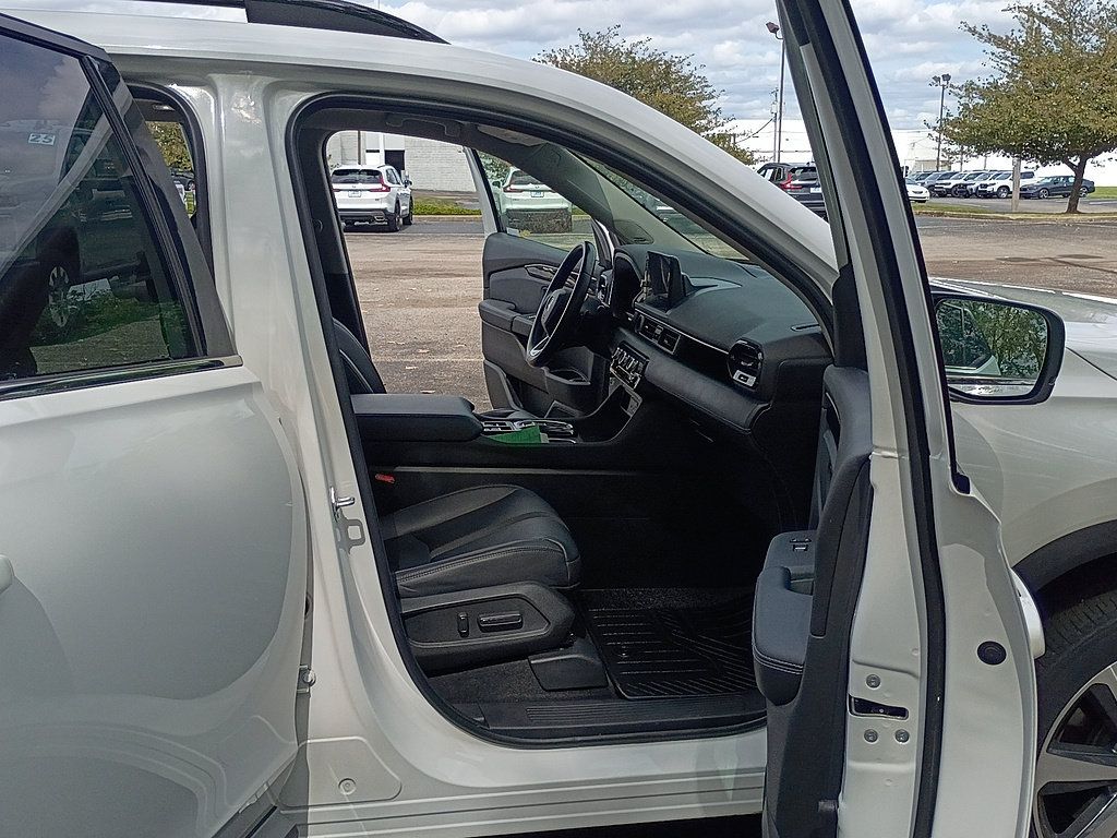 Certified 2023 Honda Pilot Touring image 16