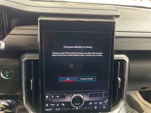 Used 2025 GMC Acadia Elevation image 31