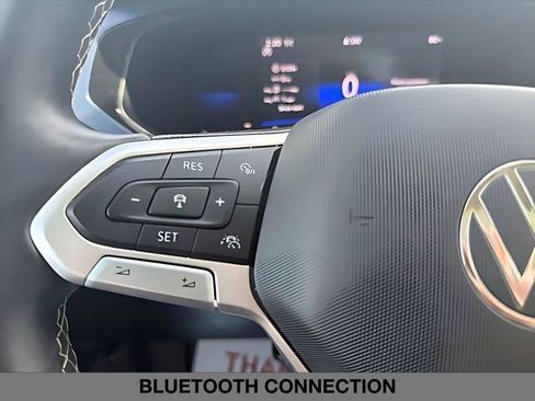 Used 2023 Volkswagen Taos SE w/ Panoramic Sunroof Package AWD/4WD image 16