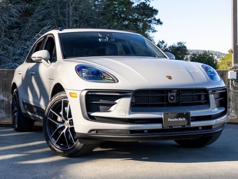 Certified 2024 Porsche Macan image 9