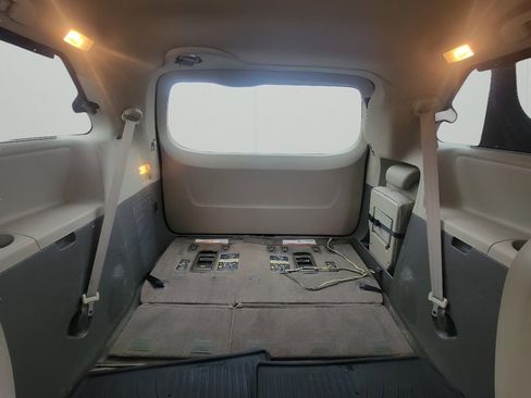 Used 2015 Toyota Sienna XLE w/ XLE Navigation Package image 28