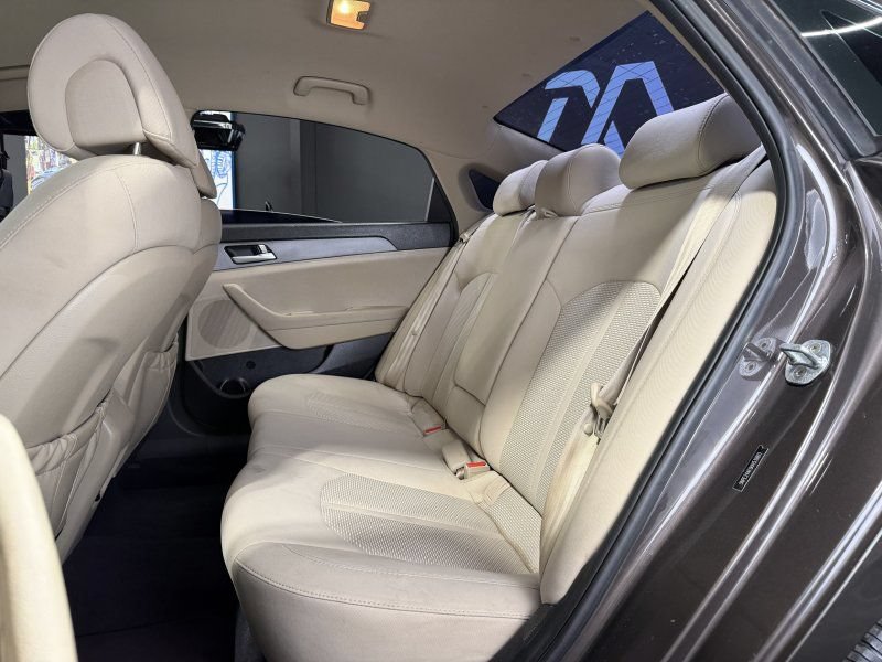 Used 2017 Hyundai Sonata SE FWD image 17