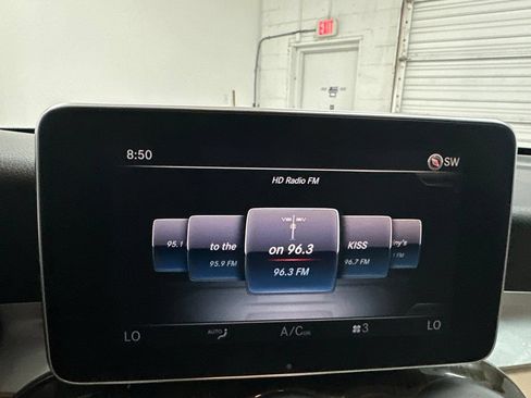 Used 2018 Mercedes-Benz GLC 350e 4MATIC image 17