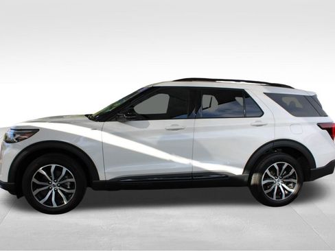 Used 2025 Ford Explorer ST-Line AWD/4WD image 11