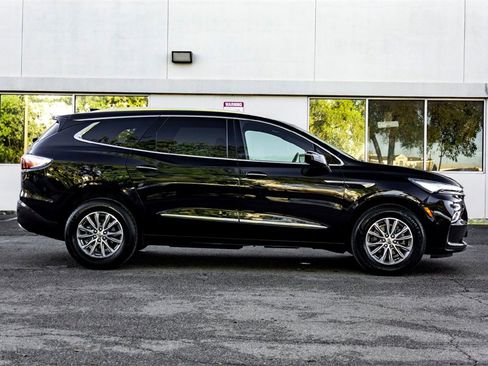 Used 2024 Buick Enclave Premium image 4