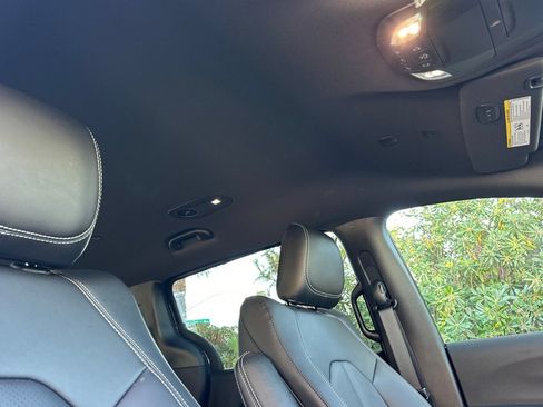 New 2027 Chrysler Pacifica Select FWD image 17