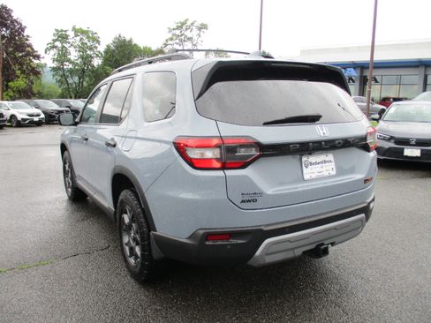 Certified 2025 Honda Pilot TrailSport image 7