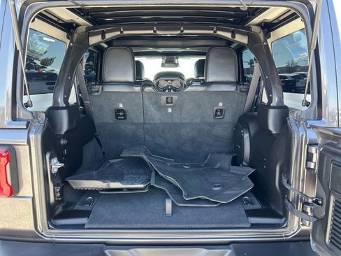 Used 2025 Jeep Wrangler Sahara image 25