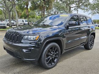Used 2020 Jeep Grand Cherokee Altitude image 1