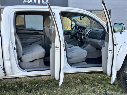 Used 2010 Toyota Tacoma 4x4 Double Cab image 24