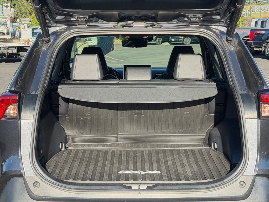 Used 2020 Toyota RAV4 XLE Premium AWD/4WD image 23