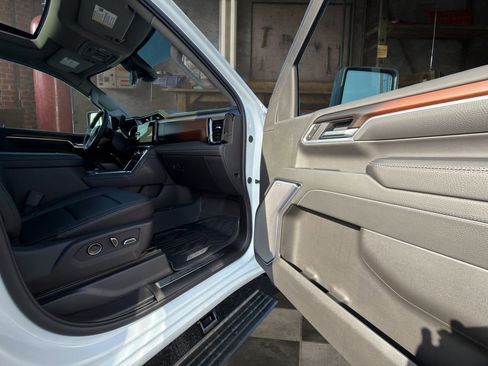 New 2026 GMC Sierra 3500 Denali w/ Denali Reserve Package AWD/4WD image 17