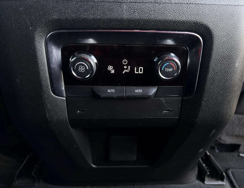 Used 2025 Chevrolet Tahoe LT AWD/4WD image 7