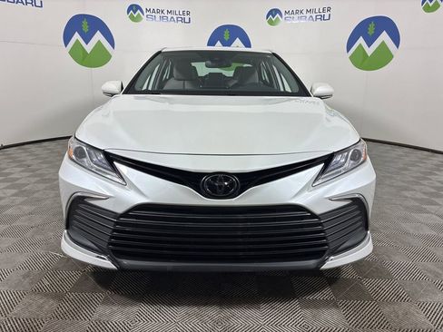 Used 2022 Toyota Camry XLE image 3