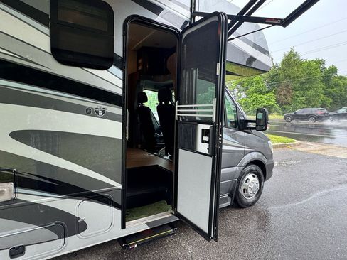 Used 2017 Mercedes-Benz Sprinter 3500 image 16