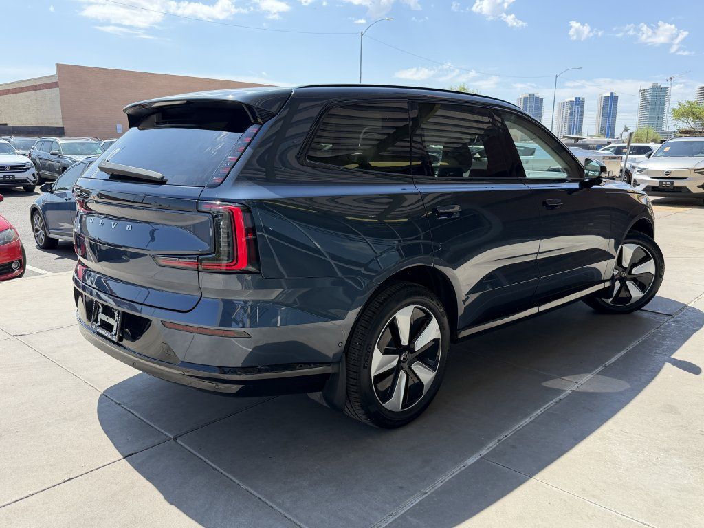 Used 2025 Volvo EX90 Plus AWD/4WD image 4