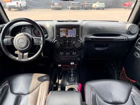 Used 2017 Jeep Wrangler Unlimited Rubicon AWD/4WD image 17