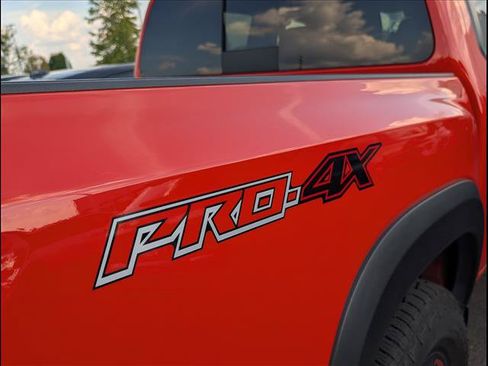 Used 2025 Nissan Frontier PRO-4X AWD/4WD image 8