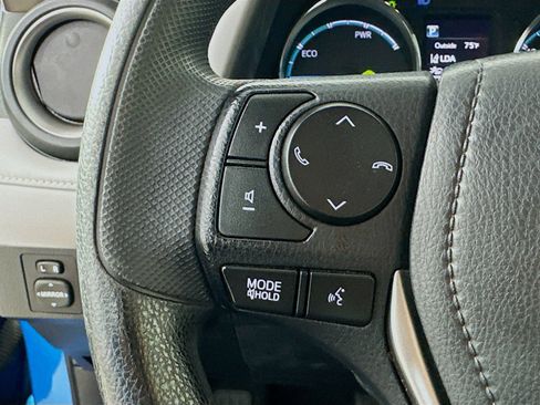Used 2018 Toyota RAV4 LE AWD/4WD image 18