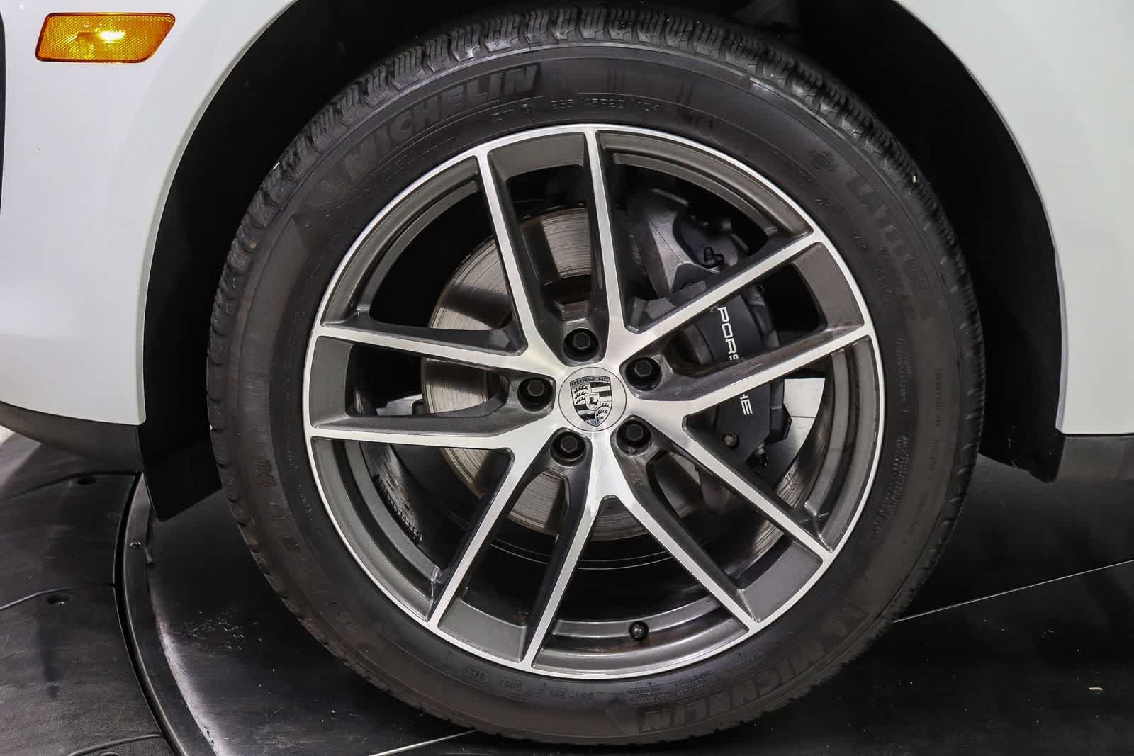 Used 2024 Porsche Macan AWD/4WD image 9