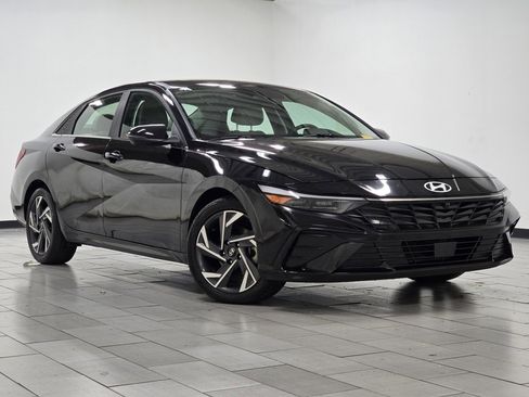Used 2024 Hyundai Elantra Limited image 2