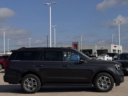 New 2026 Ford Expedition Active RWD image 3