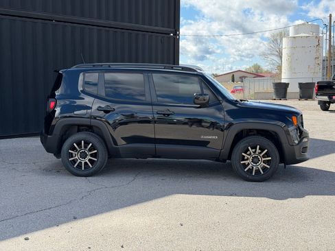 Used 2018 Jeep Renegade Latitude w/ Cold Weather Group image 4