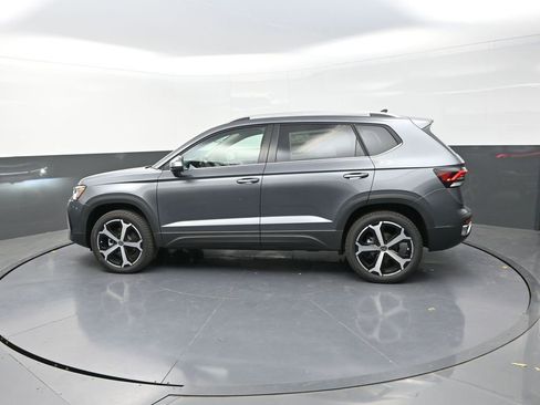 New 2025 Volkswagen Taos SEL image 5